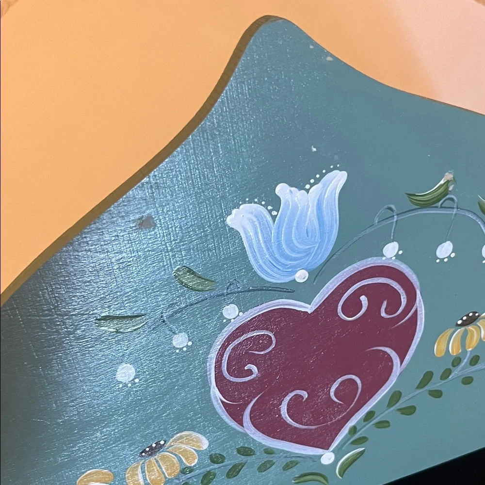 Heart-Shaped Wooden Handpainted Green Floral Velvet-lined Box - Picture 4 of 7